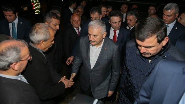 Başbakan Yıldırım, İzmir'de şehit ailelerine taziye ziyaretinde bulundu.