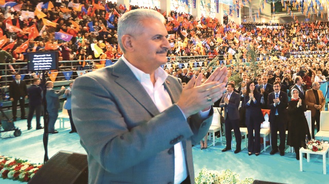 Başbakan Binali Yıldırım, partisinin 6. Olağan İl Kongrelerine katılmak için Muğla ve Manisa’ya gitti.