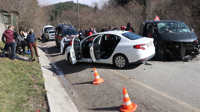Bolu'daki zincirleme kazada 11 kişi yaralandı. 