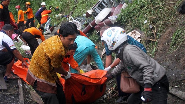 26 People Killed In Central Indonesia Bus Accident | Asia