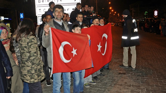 Adıyaman'da vatandaşlar Mehmetçik'e sevgi gösterisinde bulundu