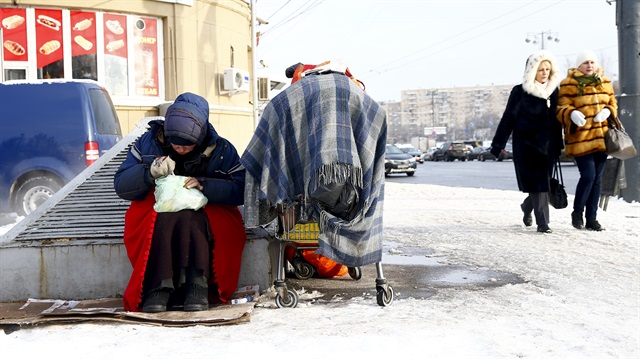 Moskova'daki evsizler, dondurucu soğukta hayat mücadelesi veriyor.
