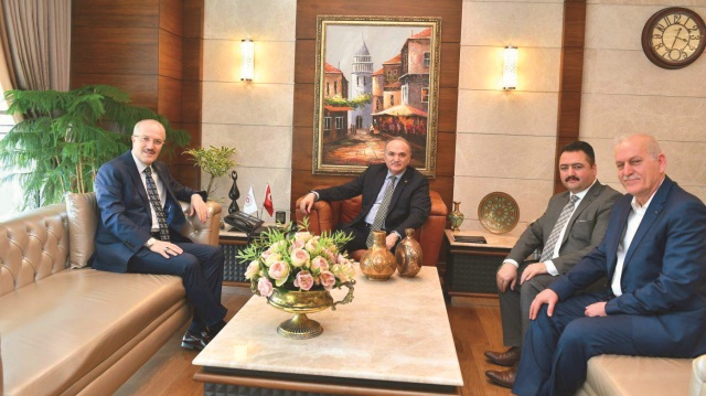 Bilim Sanayi ve Teknoloji Bakanı Faruk Özlü’yü ziyaret eden Başkan Zekai Kafaoğlu, TEKNOKENT Projesi için destek sözü aldı.