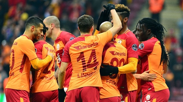 Galatasaray, Başakşehir'in Fenerbahçe'ye yenildiği haftada zirveye yerleşti.
