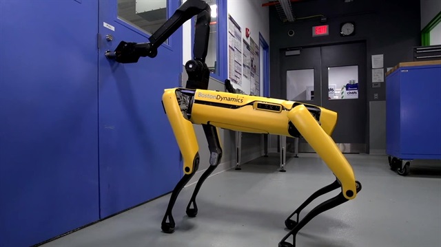 Boston Dynamics'ın geliştirdiği robotlar, artık çok daha sade ve işlevsel bir görünüme sahip.