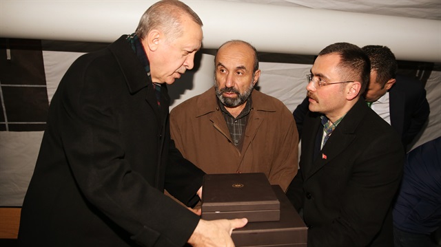 Cumhurbaşkanı Erdoğan, Afrin'deki terör unsurlarına karşı düzenlenen Zeytin Dalı Harekatı'nda şehit düşen Piyade Astsubay Üst Çavuş Musa Özalkan'ın ailesini ziyaret etti.