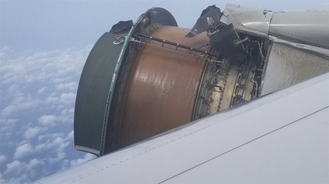 ​San Francisco’dan Hawaii’ye giden uçağın motoru parçalanmaya başladı. 