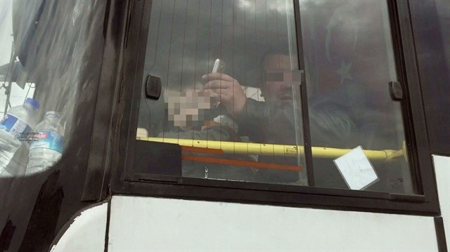 Kucağında çocuğu, elinde telefon ile otobüs kullanan şoför böyle görüntülenmişti. 
