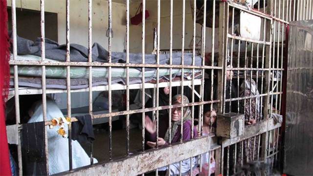 Tutuklu kadın ve çocuklar Suriye'deki hapishanelerde çile çekiyor.