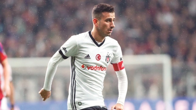 Yıldız futbolcu, kendisini 4 yıllığına Beşiktaş'a bağlayan sözleşmeye imza attı