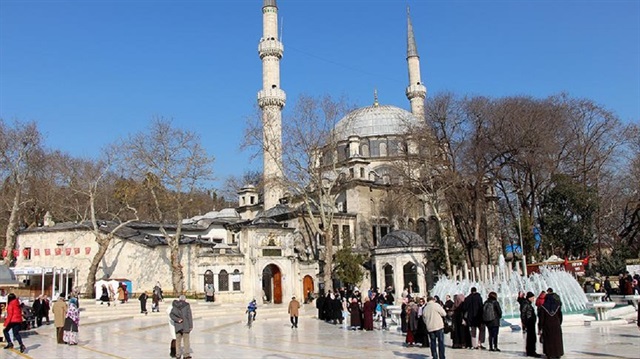 Görevlendirilecek rehberlerle ilçeye gelen turistler tarihi Eyüpsultan'ı gezmenin keyfine varacak.