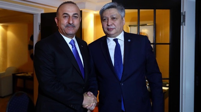 Bakan Çavuşoğlu, Münih'te Kırgızistan Dışişleri Bakanı Erlan Abdıldayev ile bir araya geldi.