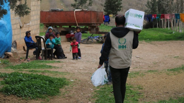 İHH, Cinderes'in Deyr Ballut, Dükkan, Mısrin ve Muhammediye köyündeki ailelere yardım dağıttı