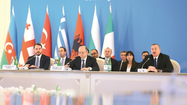 Türkiye'yi Enerji Bakanı Berat Albayrak'ın temsil ettiği toplantıya Asya Kalkınma Bankası, Avrupa İmar ve Kalkınma Bankası, Avrupa Yatırım Bankası ve Dünya Bankası yetkilileri de katıldı. 