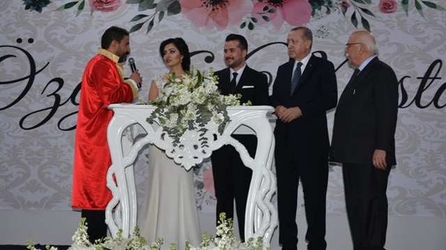 Çiftin şahitliklerini Cumhurbaşkanı Erdoğan ile AK Parti Eskişehir Milletvekili  Avcı yaptı. 