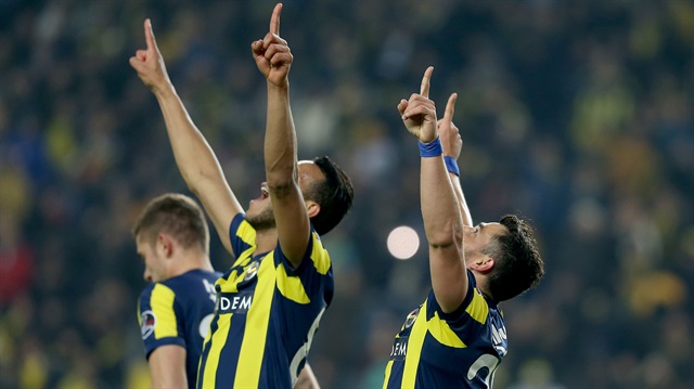 Fenerbahçe, Giuliano'nun 2 gol atarak yıldızlaştığı maçta Alanyaspor'u 3-0 yendi. 