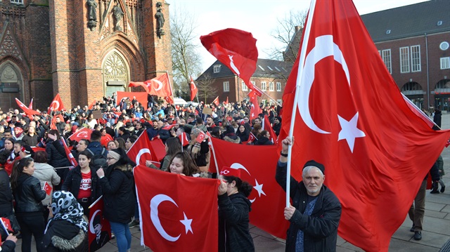 Almanya'da Türk Silahlı Kuvvetleri'ne destek mitingi

