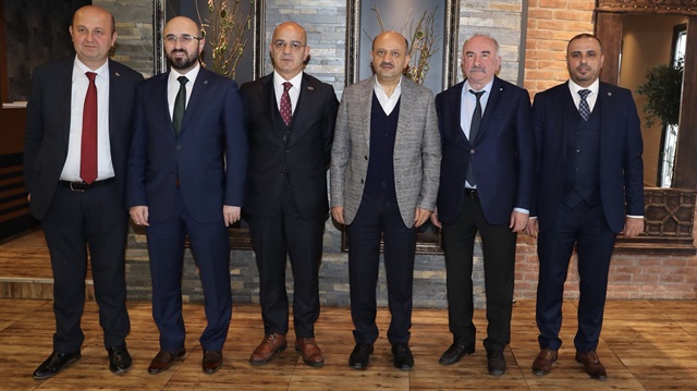 Başbakan Yardımcısı Işık, Kocaeli'deki siyasi partilerin il başkanlarıyla bir araya geldi. 