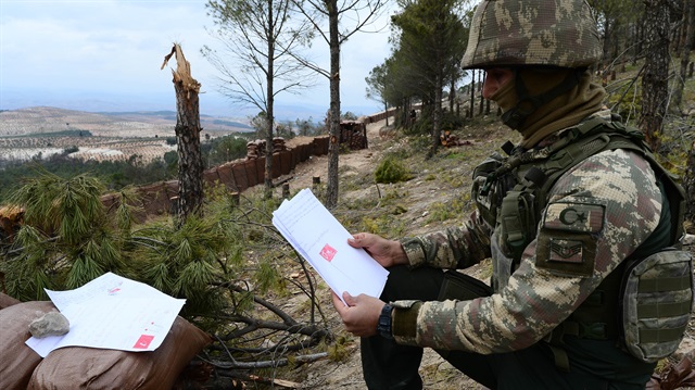 Türkiye'nin dört bir yanından çocukların yazdığı binlerce mektup, harekata katılan askerlere güç veriyor.