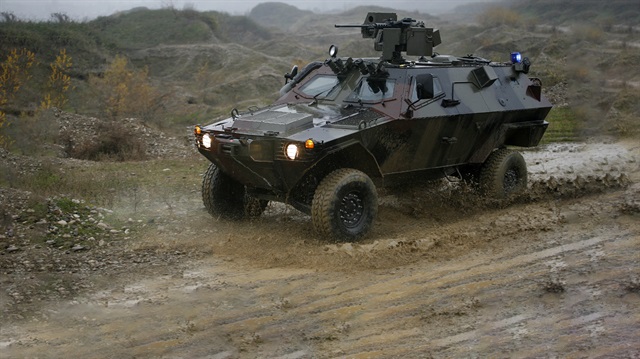 Şanlıurfa'da zırhlı askeri araç sele kapıldı.