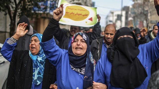 عمال "النظافة" في مرافق "الصحة" بغزة يطالبون بصرف رواتبهم