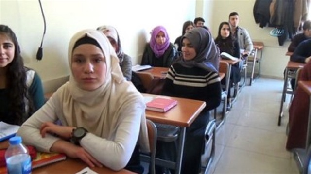 جمعية تركية تقدّم منح مالية جزئية لـ(500) طالب جامعي بغزة
