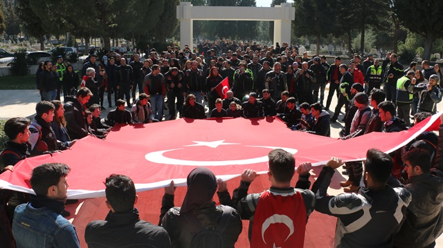Vatandaşlar, Mehmetçik'e destek verdi.