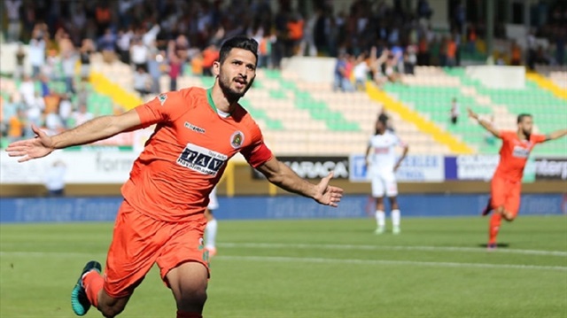 Ofansif orta saha pozisyonunda görev alan 25 yaşındaki futbolcu, bu sezon Aytemiz Alanyaspor formasıyla çıktığı 22 karşılaşmada 7 gol, 5 asist kaydetti.