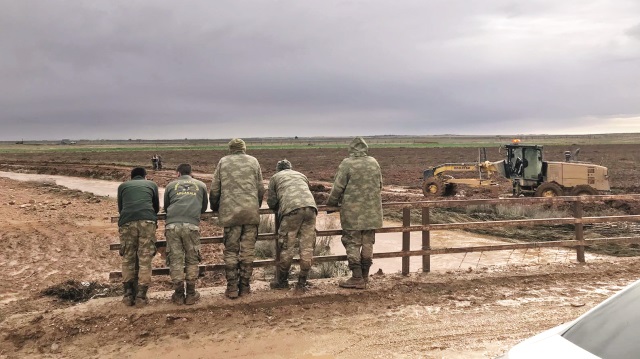 İki asker kendi imkanlarıyla kurtulmayı başarırken, diğer iki asker şehit oldu. 