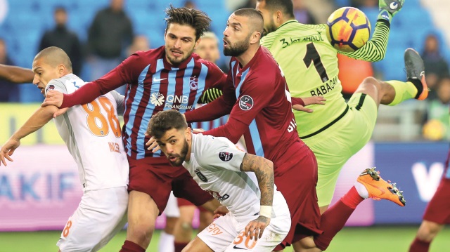 ​Trabzonspor, Süper Lig'in 22. haftasında evinde ağırladığı Medipol Başkaşehir'e 1-0 mağlup oldu. 