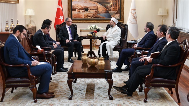 Diyanet İşleri Başkanı Erbaş, Filistin'in Ankara Büyükelçisi Mustafa'yı makamında kabul etti.