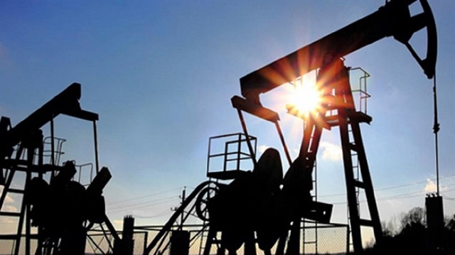 النفط يصعد لأعلى مستوياته في أسبوعين مع ارتداد الأسهم العالمية