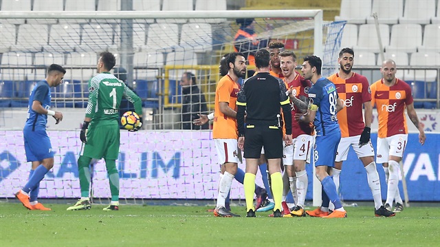 Yorumcular Halis Özkahya'nın verdiği penaltı kararını değerlendirdi.