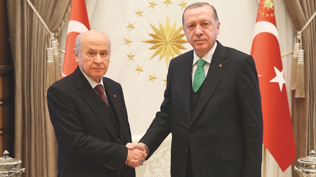 Cumhurbaşkanı Erdoğan ile MHP Genel Başkanı Bahçeli Cumhurbaşkanlığı Külliyesi’nde bir araya geldi.