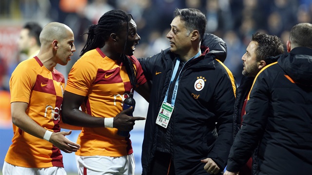 Galatasaray'ın golcüsü Gomis, baygınlık geçirdikten sonra oyuna devam etmişti.