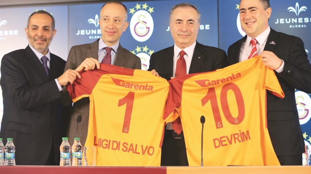 Galatasaray'da yönetim hakem kararlarına sitem etti.