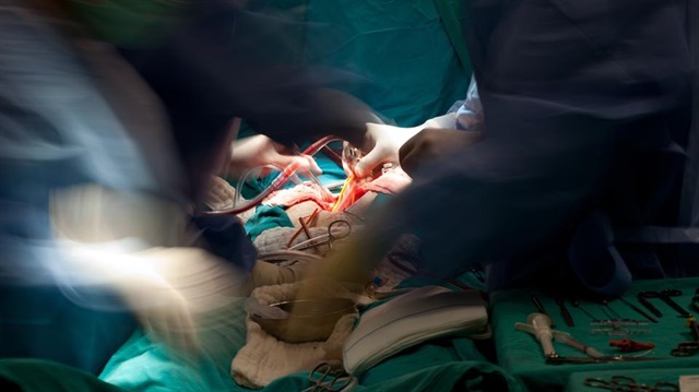 Hindistan'da 31 yaşındaki bir kişinin beynindeki 1 kilogram 873 gram ağırlığındaki tümör ameliyatla alındı.