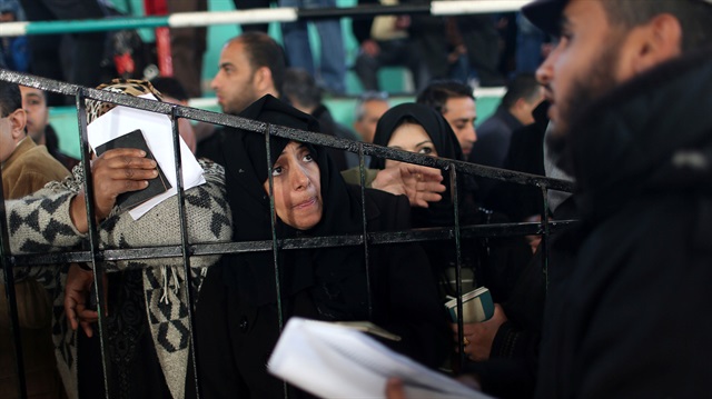 Palestinians wait to cross into Egypt through the Rafah border crossing after it was opened by Egyptian authorities for humanitarian cases, in the southern Gaza Strip February 09, 2018. REUTERS/Ibraheem Abu Mustafa