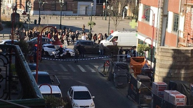 Brüksel'de bir silahlı saldırganın polis tarafından bir binada sıkıştırıldığı duyuruldu. 