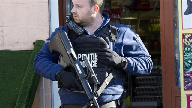 الشرطة البلجيكية تغلق طرقا في بروكسل للاشتباه بوجود مسلح