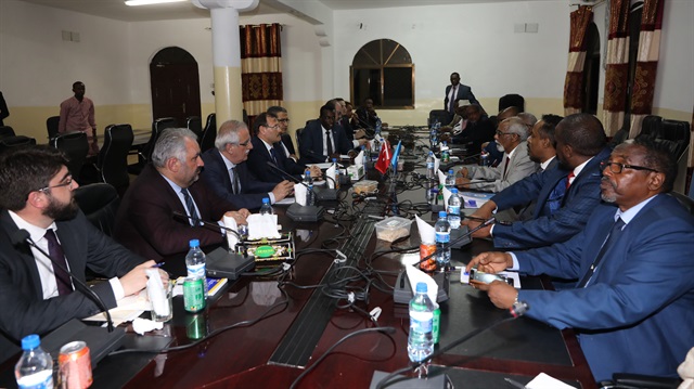 Başbakan Yardımcısı Çavuşoğlu, Somali Cumhurbaşkanı Fermacu, Başbakan Hayri ve Federal Meclis Başkanı Cevari ile bir araya geldi.