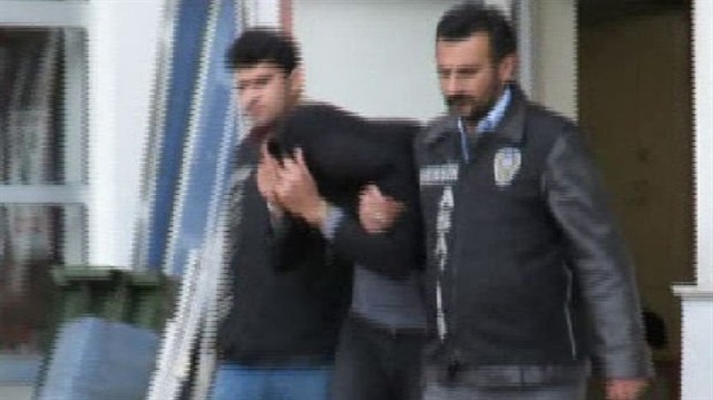 Mersin'de polis sahte kimlikle dolaşan suç makinesini yakaladı.
