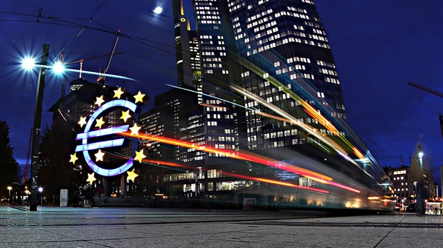 ECB, bölgede fiyat istikrarını sağlamak için orta vadede yüzde 2'nin hemen altında ancak yüzde 2'ye yakın seviyede enflasyon hedefliyor.
