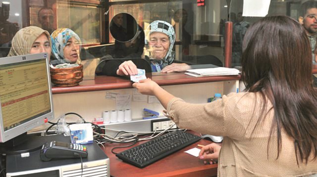 Hususunda kesinleşmiş yargı kararı bulunan kişilere gelir veya aylık/maaş ödenmez. 