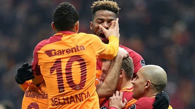 Belhanda gole sevinirken parmağı yanlışlıkla Donk'un gözüne gelmişti.