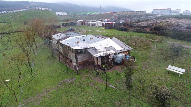 İstanbul polisi, çiftliğe ve çiftlik sahibinin evine operasyon düzenledi.