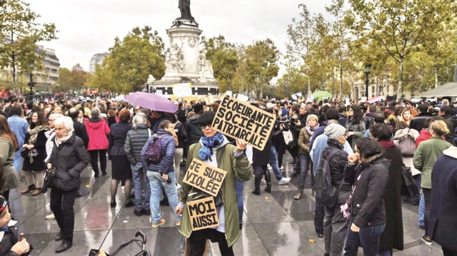  Fransa’da kadınlar sosyal medya ve sokaklarda ‘domuzunu ihbar et’ sloganıyla eylemler düzenlemişti.