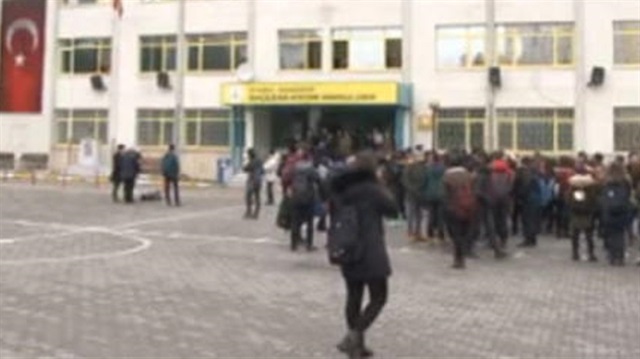 Bahçeşehir’de lise öğrencilerine cinsel istismar iddiası üzerine iki kişi görevden alındı.