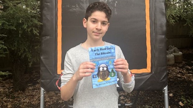 Early Bird Gets The Bitcoin: The Ultimate Guide to Everything About Bitcoin kitabının yazarı 11 yaşındaki Andrew Courey.