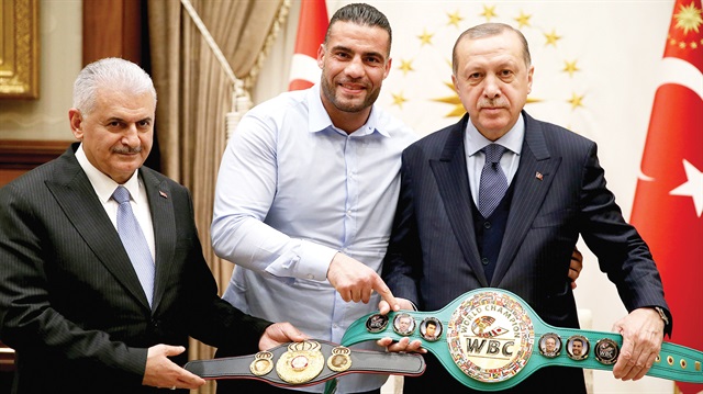 Cumhurbaşkanı Erdoğan, dünya şampiyonu Suriye asıllı boksör Charr'ı kabul etti.